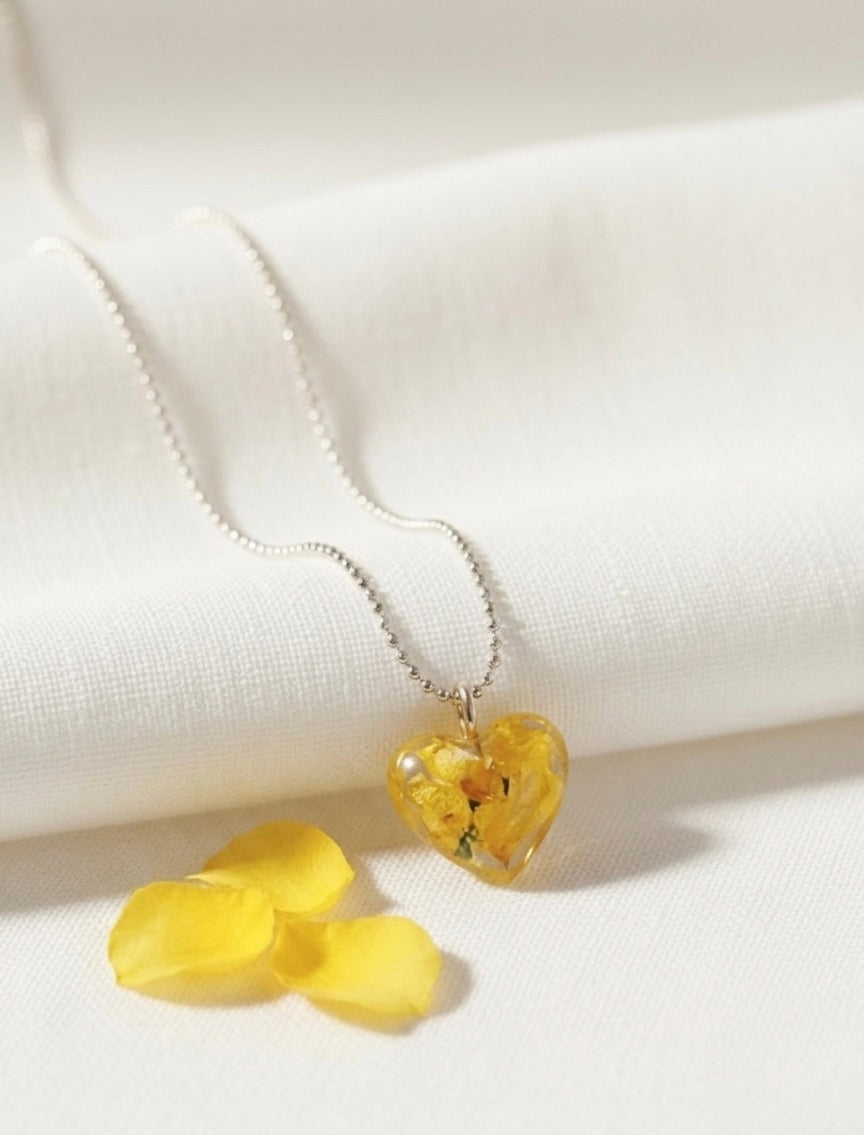 Miora Handcrafted Resin & Natural Flower Necklace